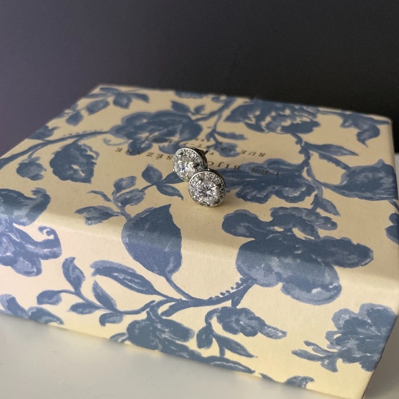 😍 Beautiful classy brilliant round crystal earrings - Picture 7 of 9